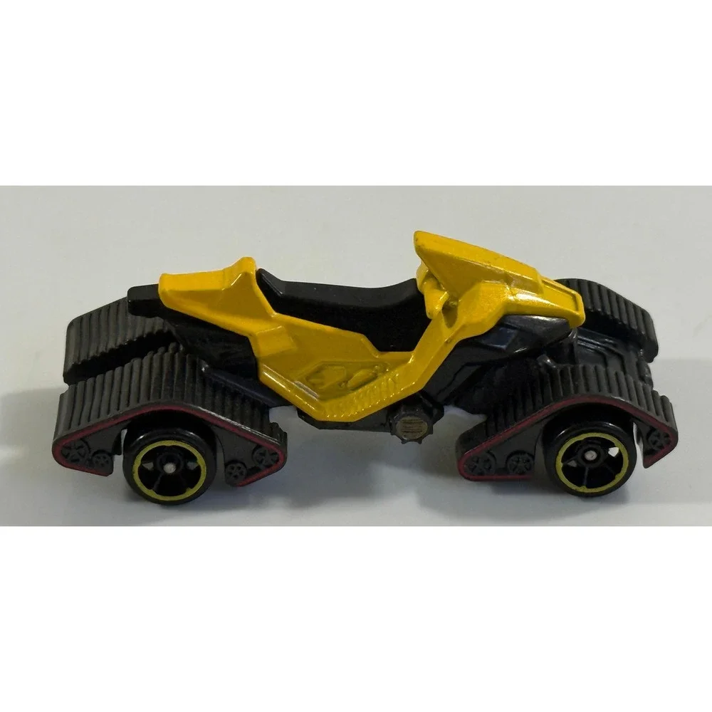 Hot Wheels Tread Air Kids 1:64 Yellow Black Futuristic Diecast Tank CFG95